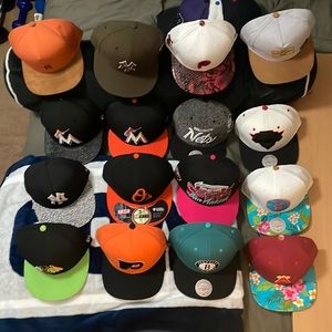 SnapBack & Strapback Cap Lot (16)
